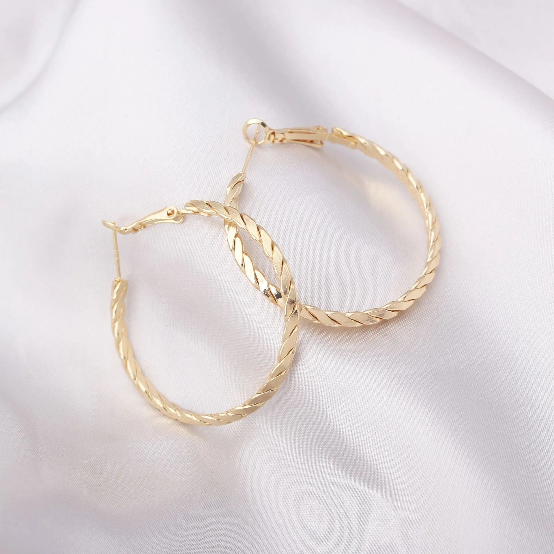Geometric metal earring for women in gold with simple design and electroplated finish