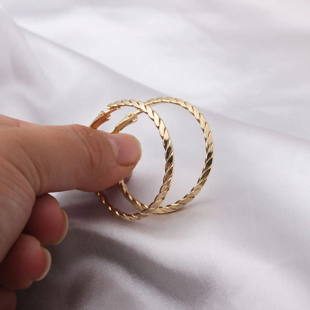 Geometric metal earring for women in gold with simple design and electroplated finish
