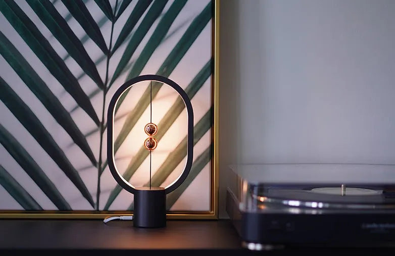Mini magnetic switch USB LED table lamp with floating beads, plastic shade, 55x140x250mm