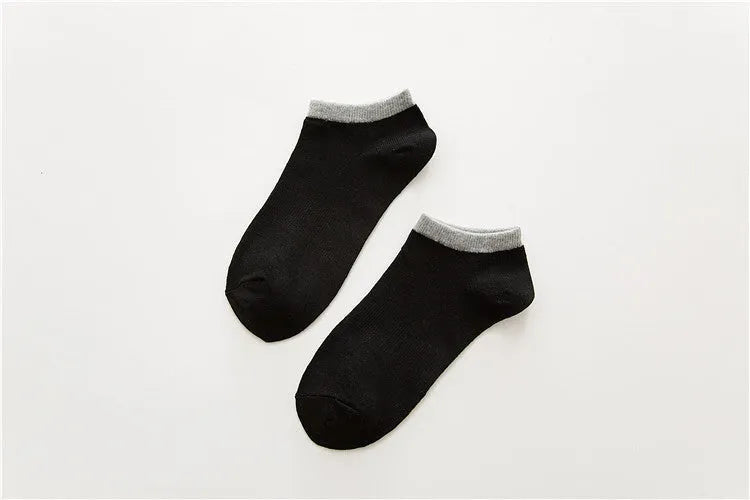 Pair of beige cotton boat socks with jacquard knit, invisible cut for low-profile wear