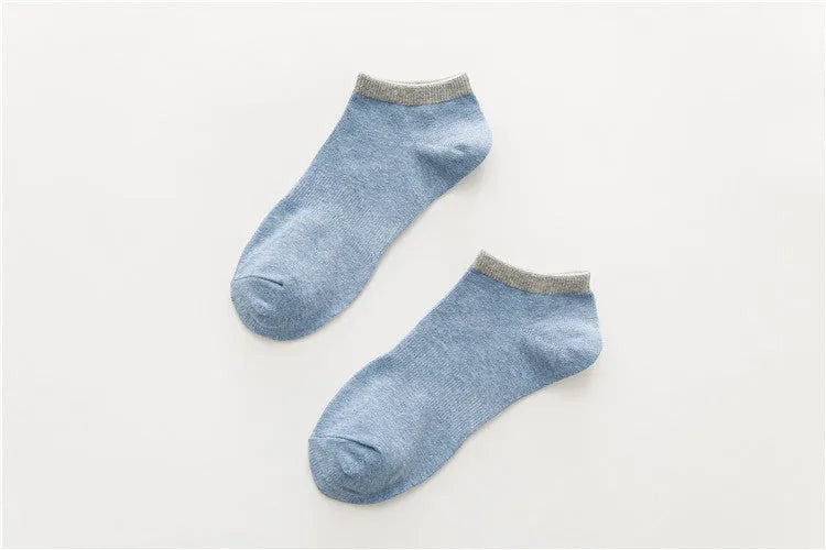 Pair of beige cotton boat socks with jacquard knit, invisible cut for low-profile wear