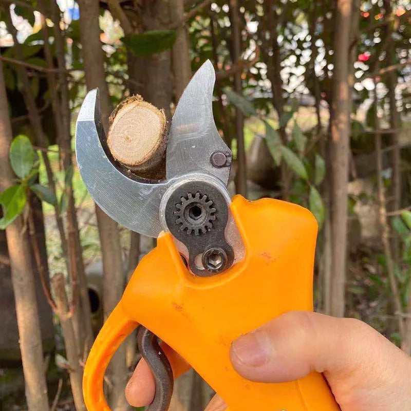 Electric gardening shears with lithium batteries for cutting fruit tree branches up to 35mm thick
