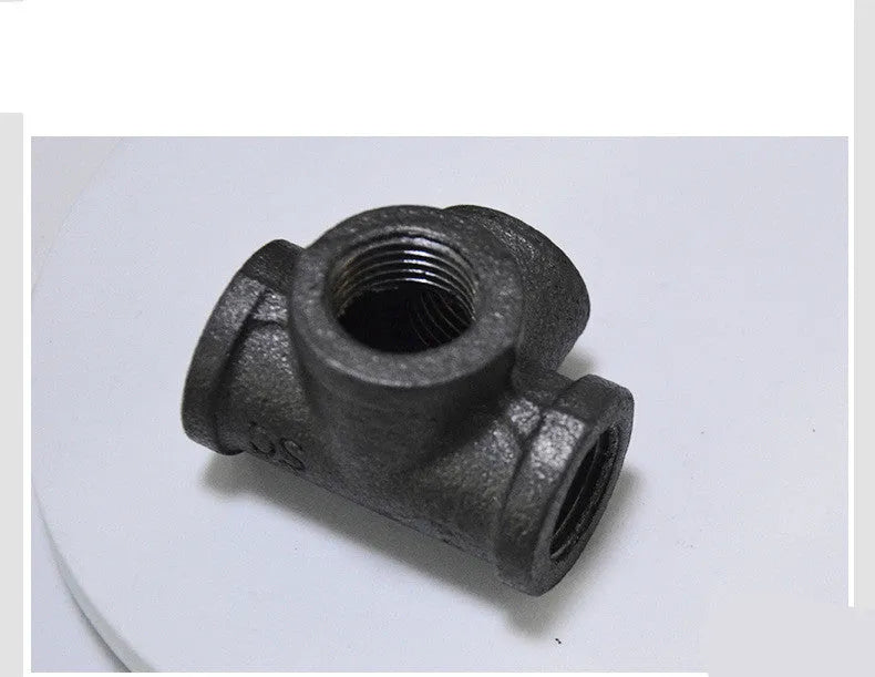 Galvanized steel pipe fittings with four-way corner design in DN15, DN20, DN25 diameters