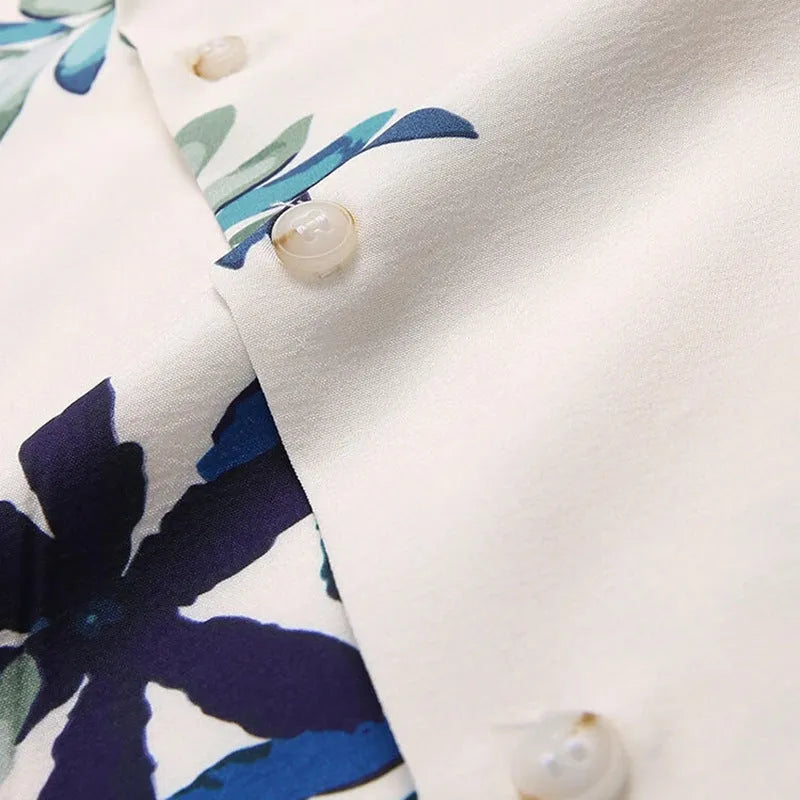 Casual printed shirt cardigan in white with lapel collar and short sleeves, loose fit