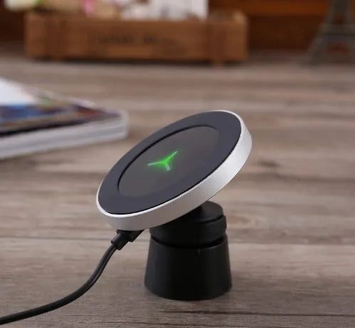 Car magnetic wireless charger Model W5 with clamping mechanism and USB interface for dashboard mounting