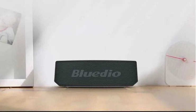 Black Bs-6 cloud smart speaker with compact dimensions 227x68x74mm