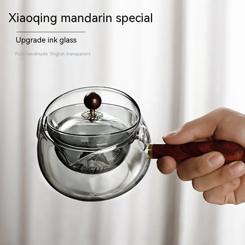 Transparent borosilicate glass teapot with wooden handle and removable infuser for rotary tea brewing