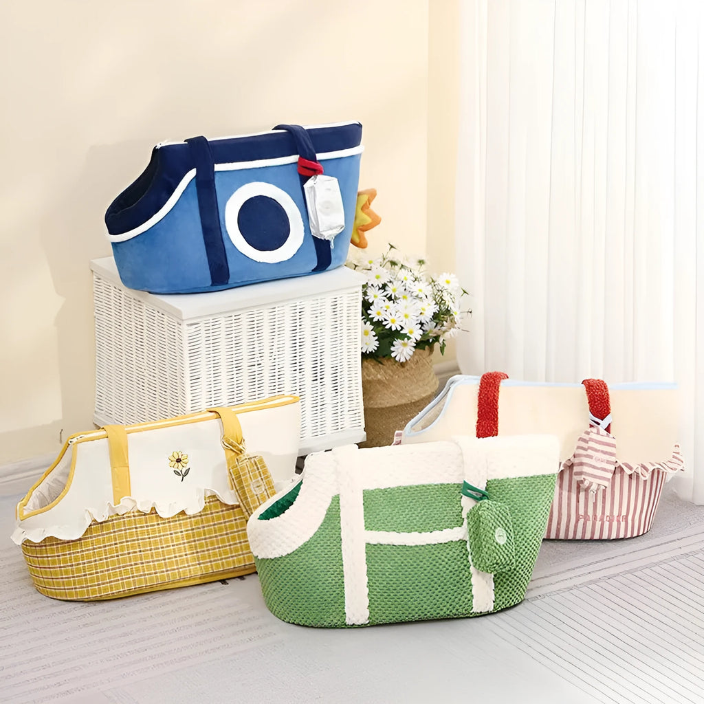 Shoulder cat bag with cartoon pattern and vertical stripes in plush material