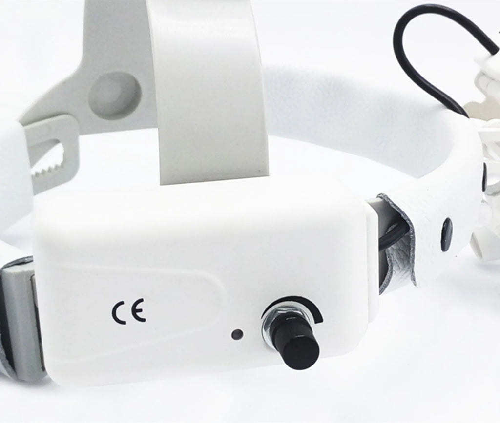 Head-mounted medical magnifying lens with LED spotlight, adjustable brightness, black plastic plexiglass housing