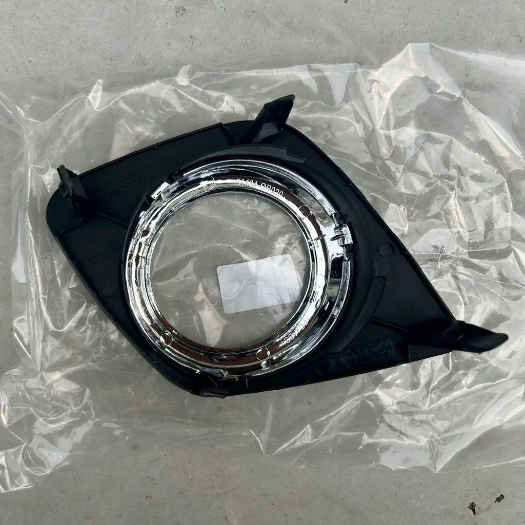 Black Toyota RAV4 front bumper anti-fog cover for small light area protection