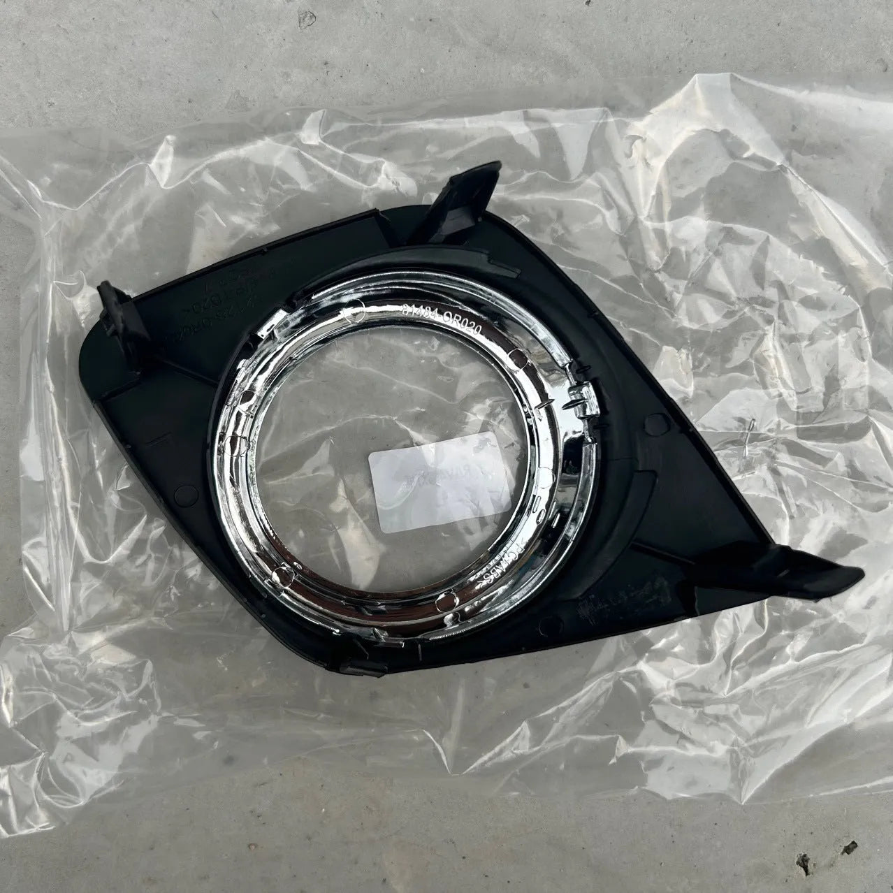 Black Toyota RAV4 front bumper anti-fog cover for small light area protection
