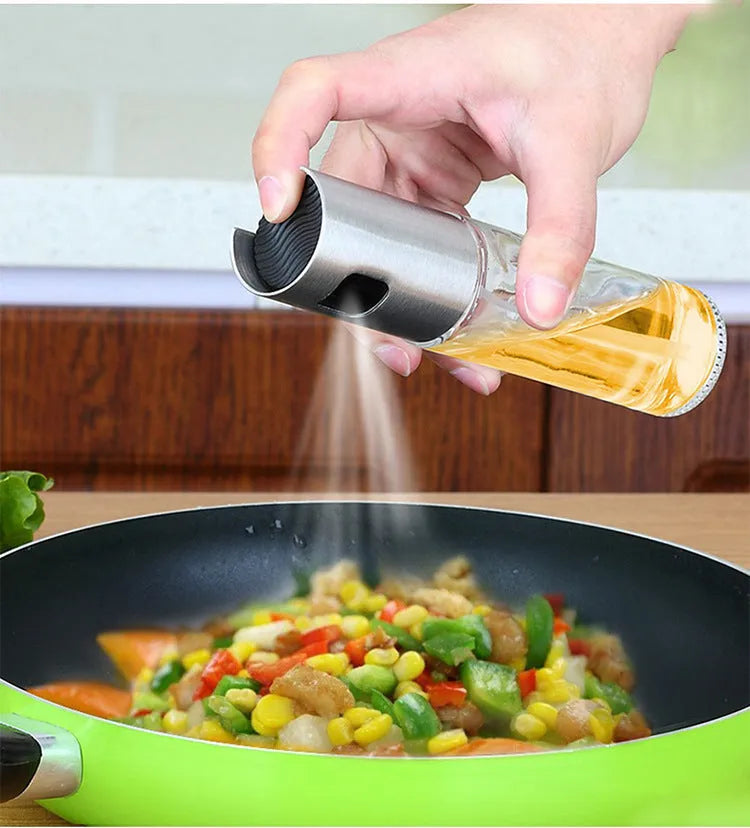 Gold ABS and glass oil and vinegar spray bottle with push-type pump, 17.5cm tall.
