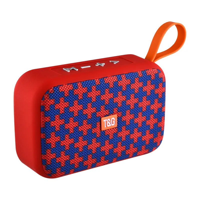 Portable Bluetooth speaker in black plastic shell with 123x46x81mm dimensions, FM radio and USB playback