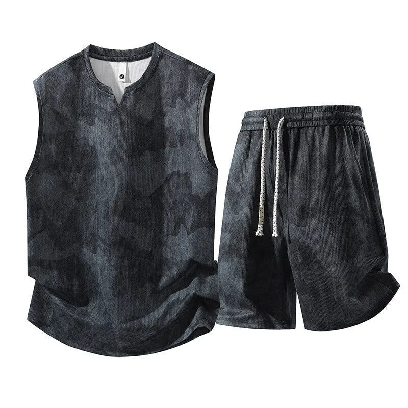 Casual sleeveless vest and fifth pants length shorts set for larger sizes in quick-dry fabric.
