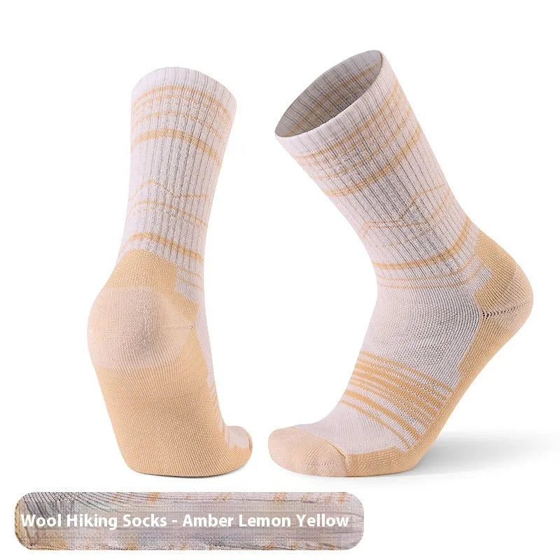 Wool knee-high sports socks for men and women in multiple colours with anti-slip and antibacterial features