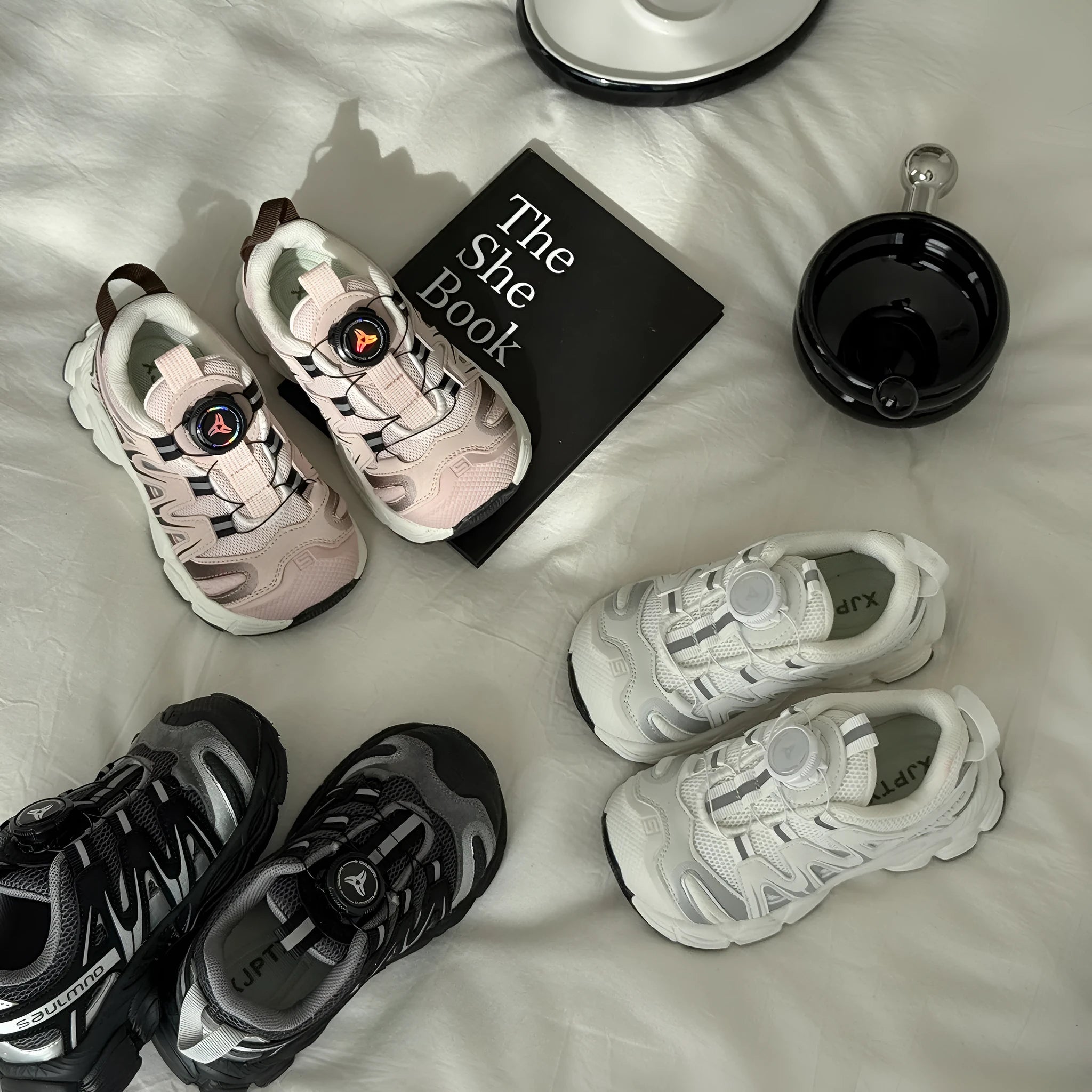 Casual shoes with breathable PU leather mesh upper in black, beige, or pink colours