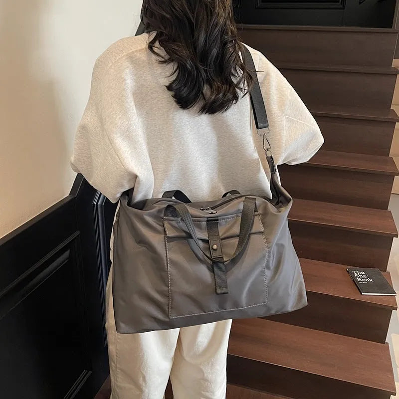 One-shoulder travel bag in Oxford cloth with 36-55 litre capacity shown in grey colour