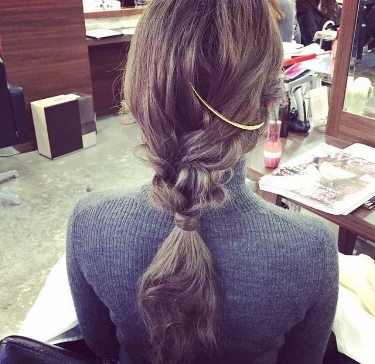 Curved alloy hair comb in gold and silver, 11cm long and 4cm wide, lightweight styling tool