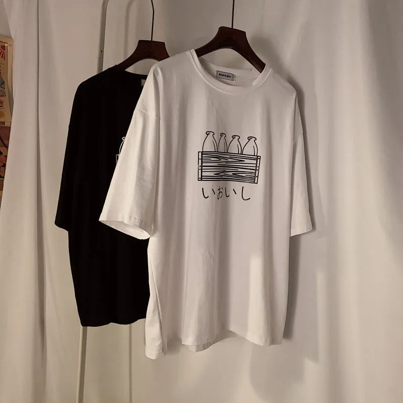 Printed Hong Kong style loose fit short sleeve t-shirt in black or white, sizes M to 3XL