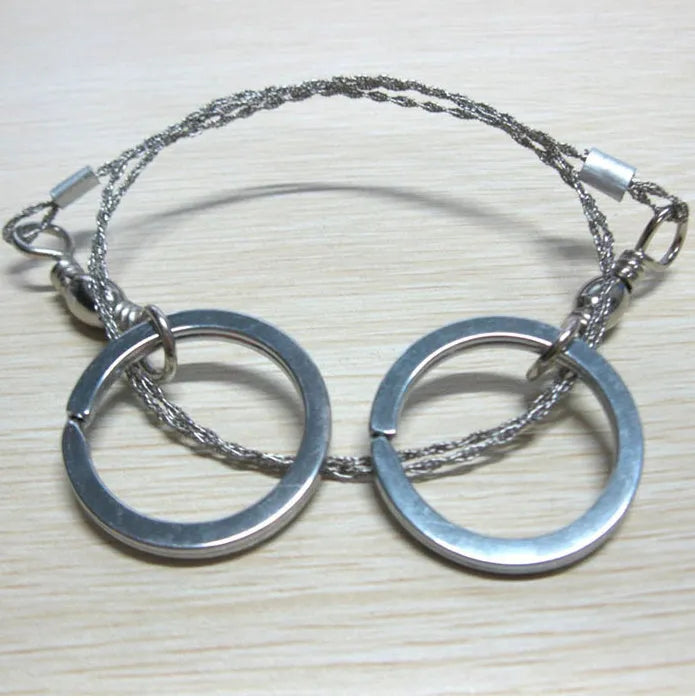 Stainless steel survival wire saw with pull rings, 55cm blade, total length 70cm.