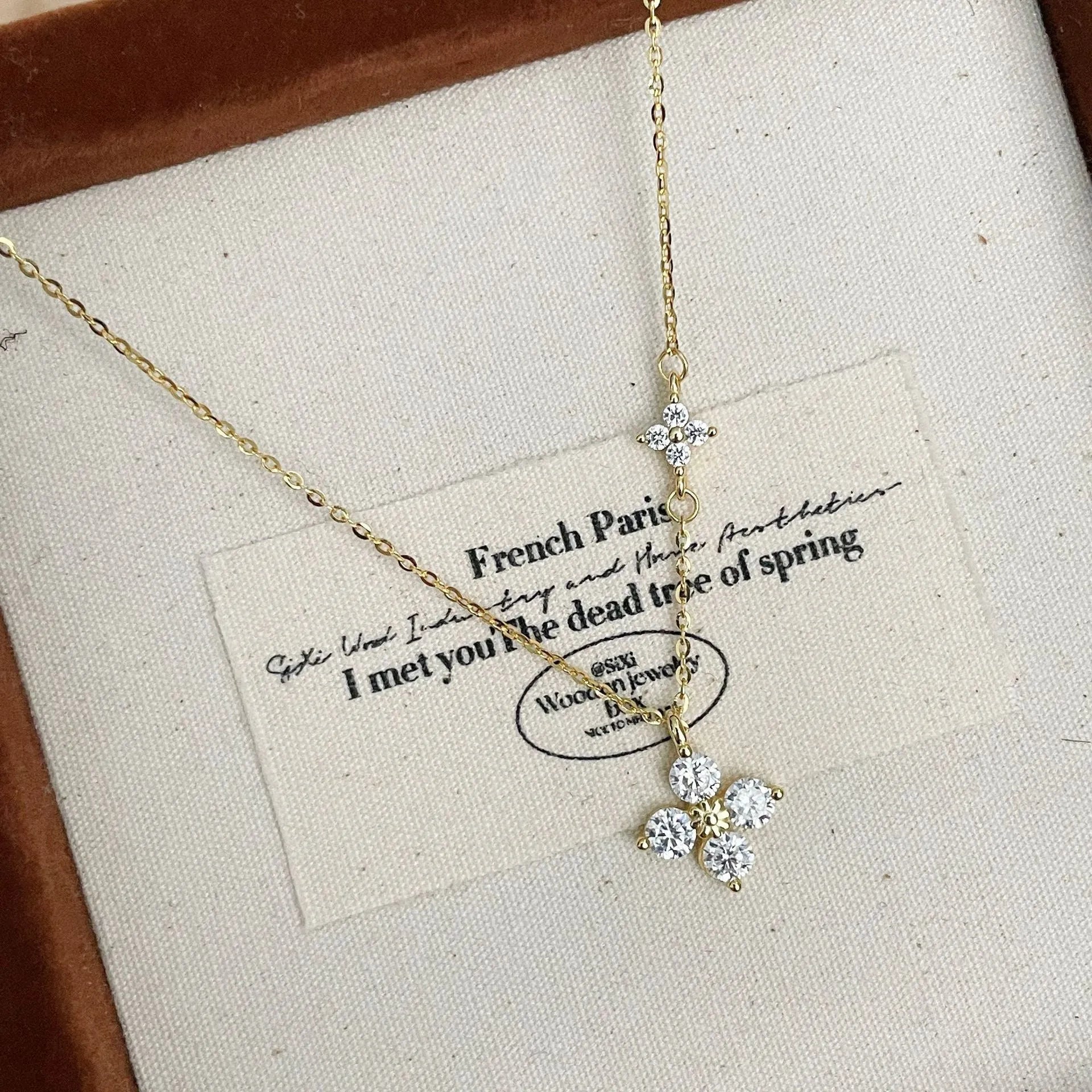 925 sterling silver clover necklace with flower pendant in white gold finish and O-shaped chain