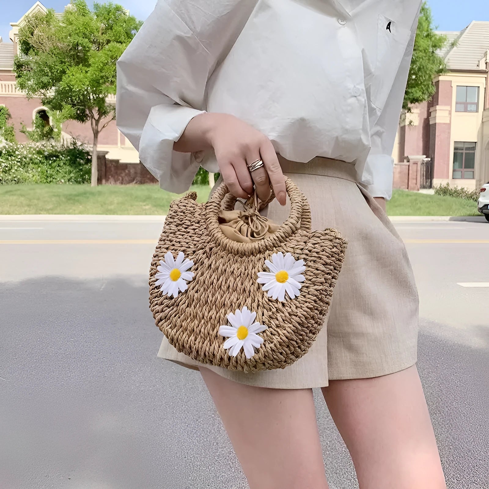 Women's light brown straw-weaved crossbody bag with daisy decoration measuring 25x20x8cm