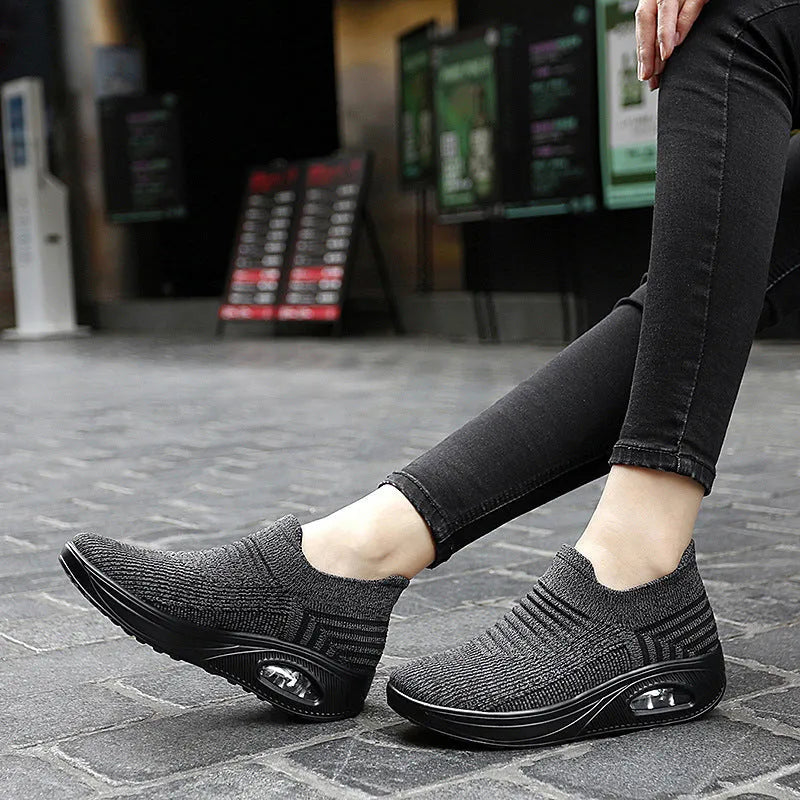 Women's platform slip-on rocking shoes in black, side view, Flyknit upper, round toe