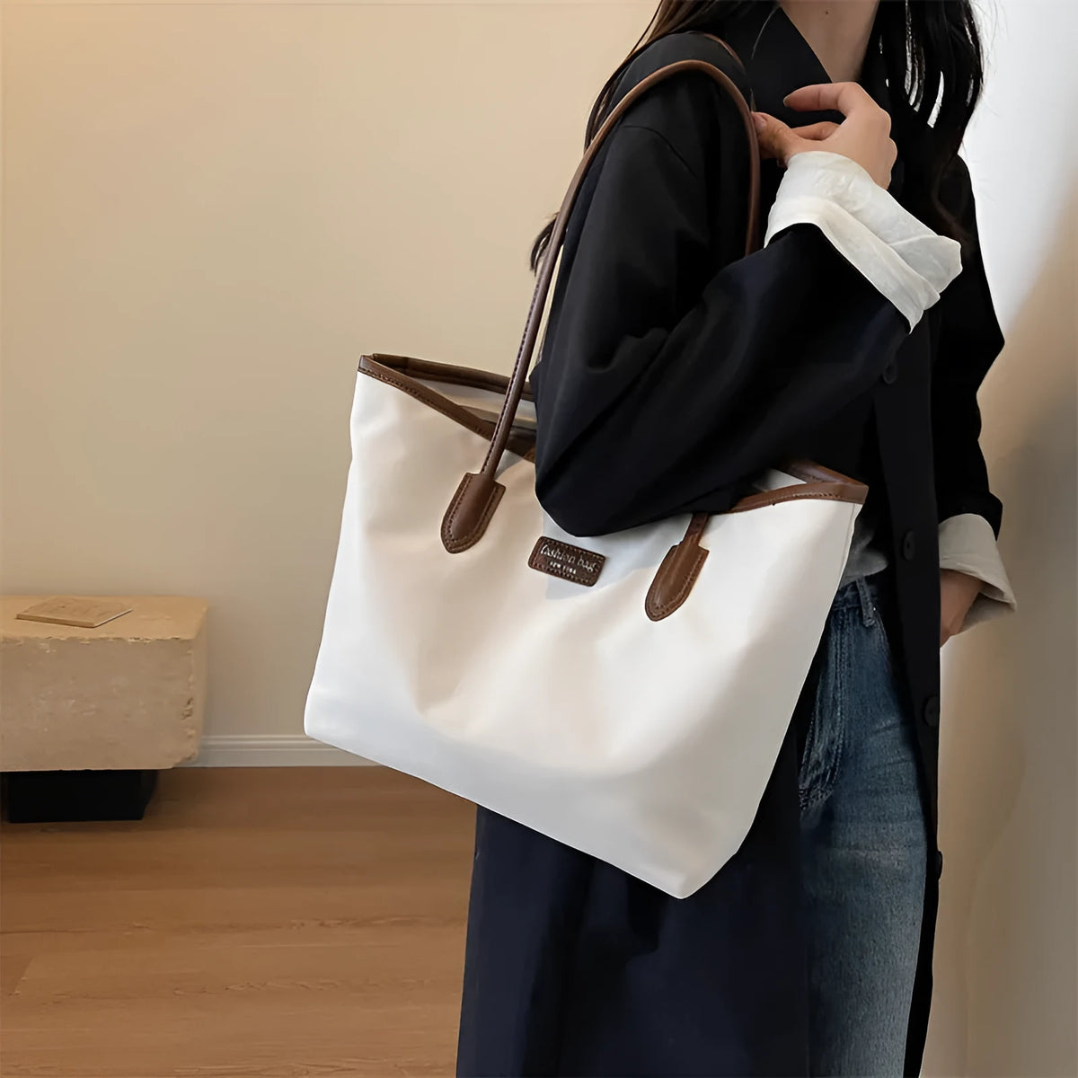Large capacity women's shoulder bag in black oxford cloth with double straps and hidden pocket, vertical square shape