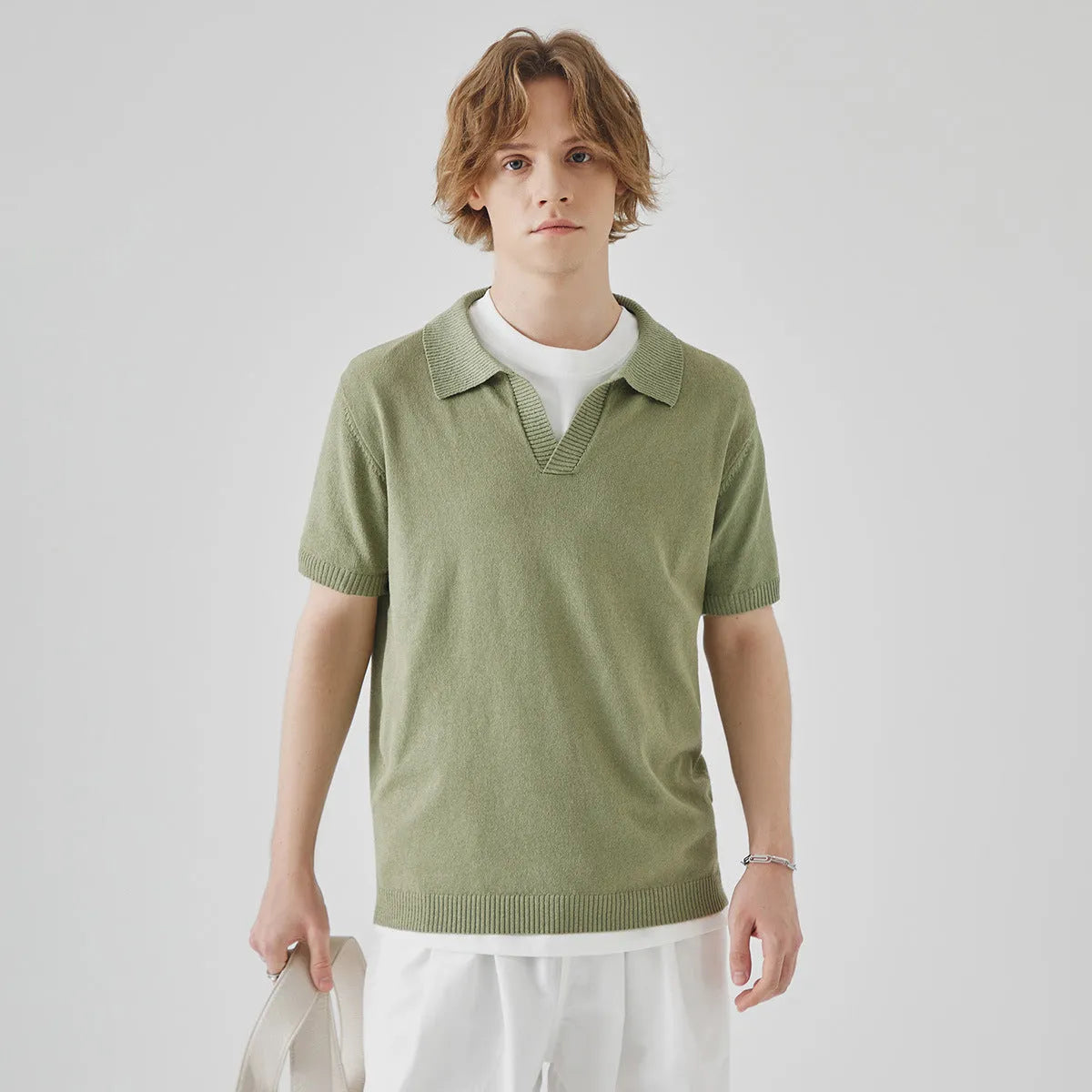 Men's solid colour knitted short-sleeved polo collar t-shirt on a hanger