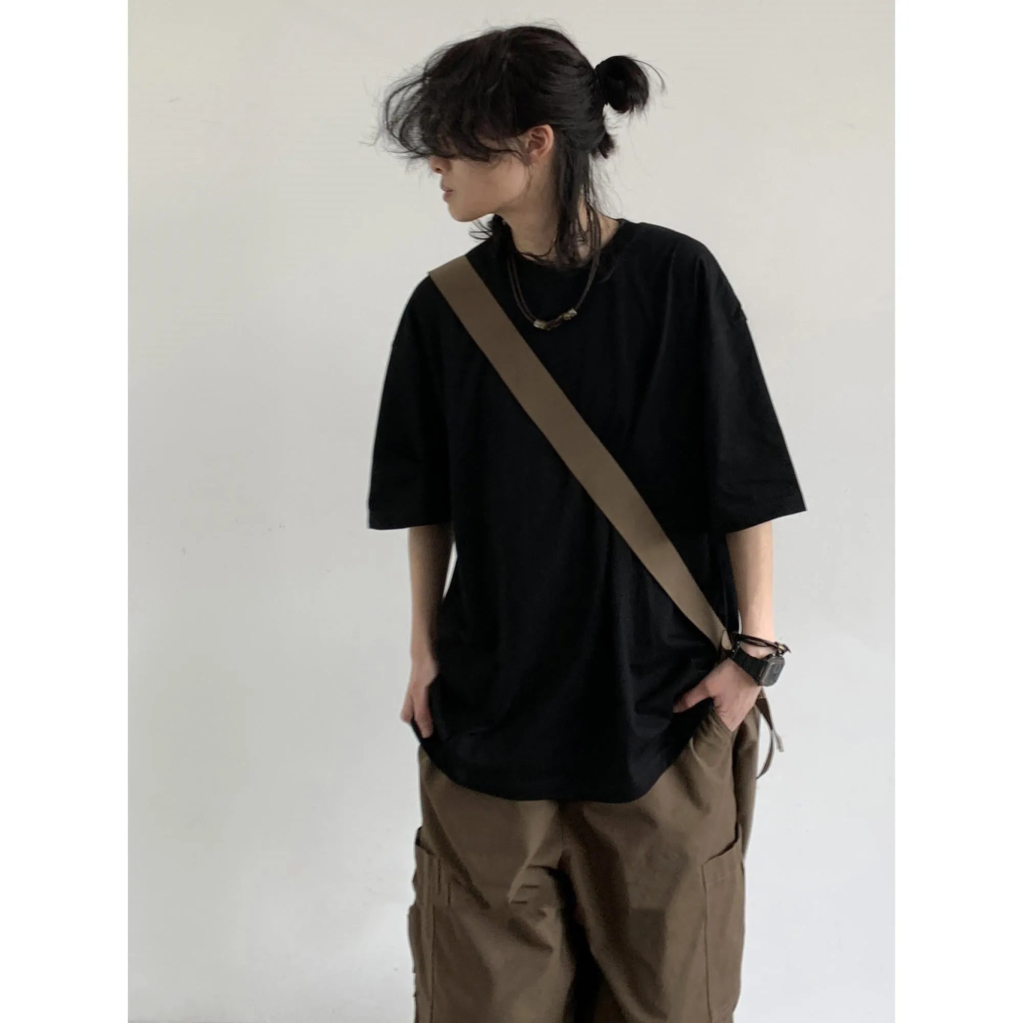 Men's short-sleeved crew neck t-shirt in black, loose fit, available in sizes M to 3XL