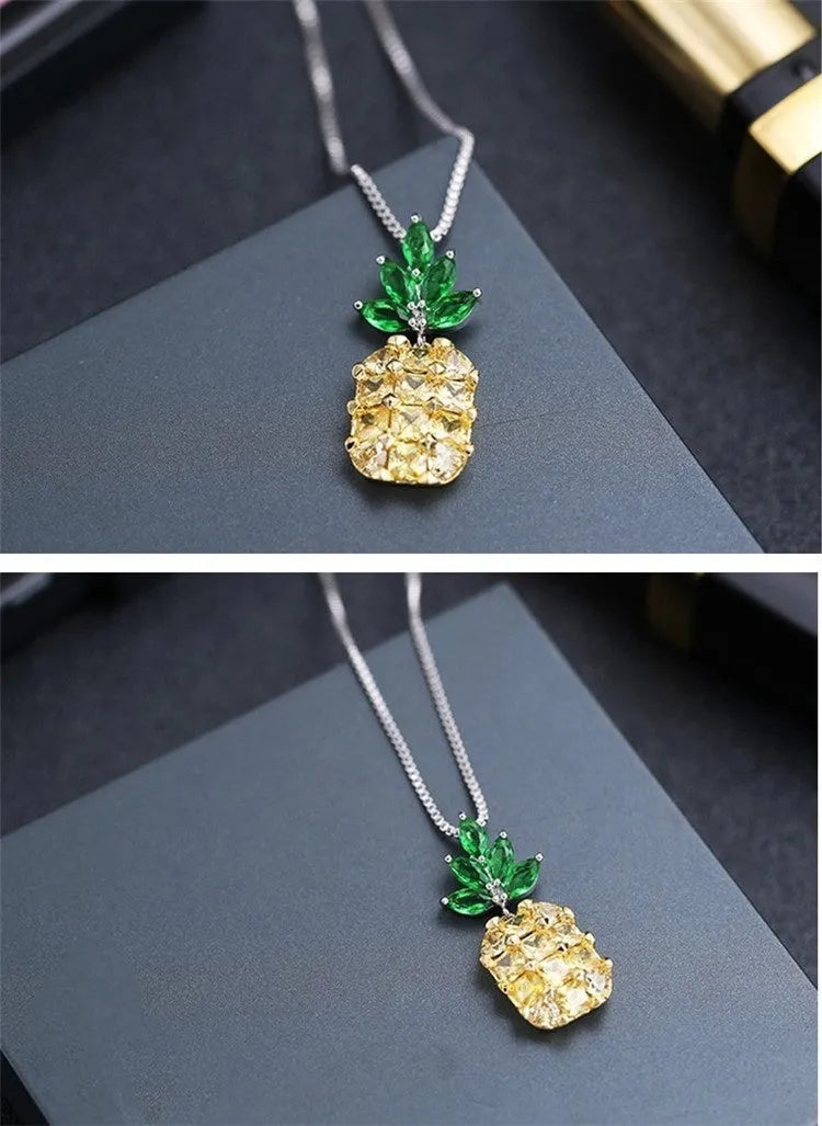 Silver-coloured Korean geometric pineapple diamond necklace on an adjustable chain.