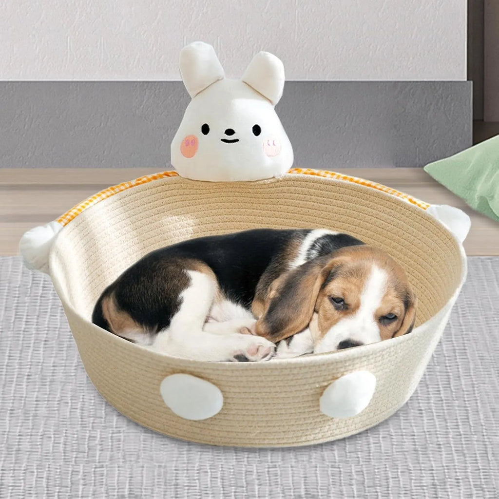 Woven cotton rope cat bed basket with integrated scratching surface in bear design