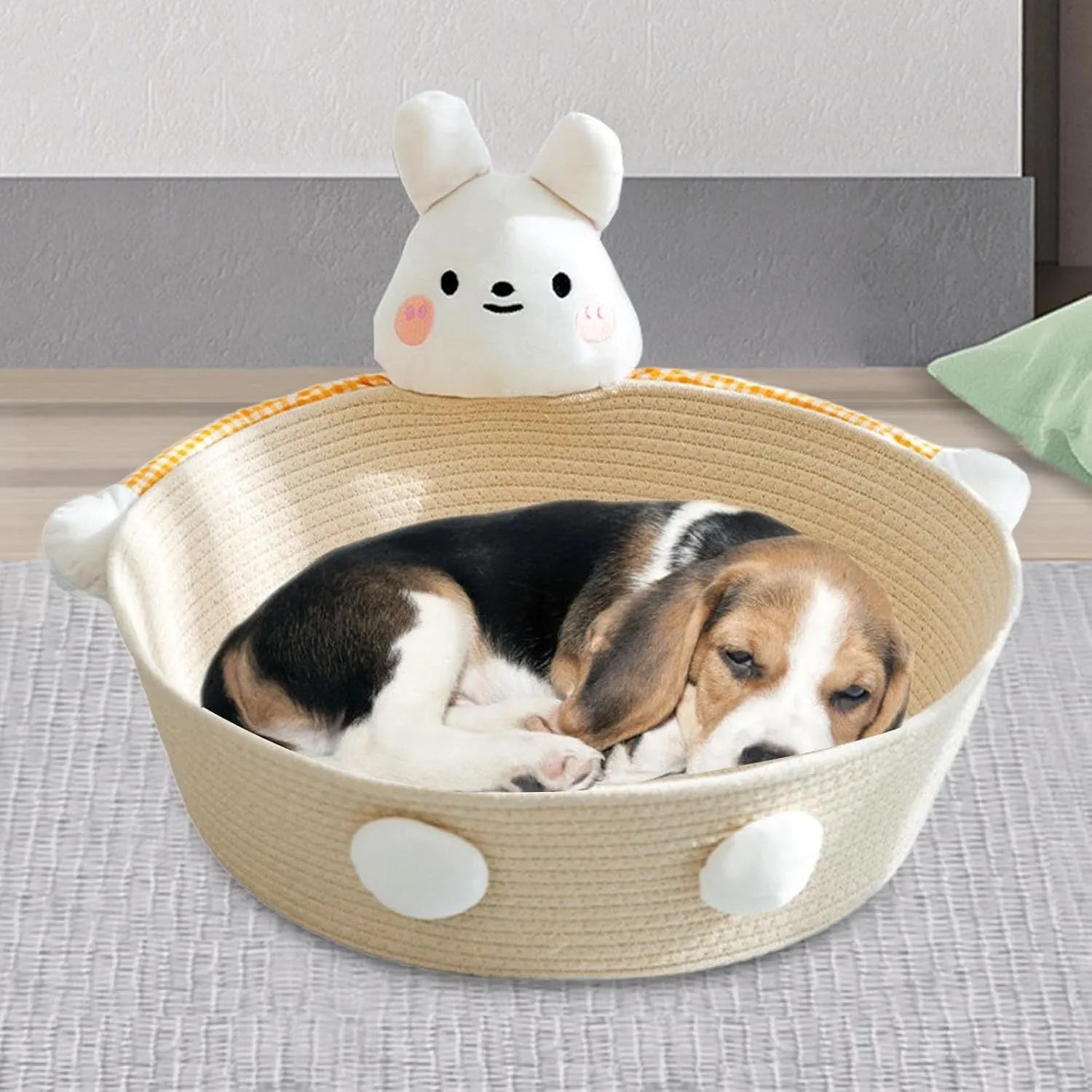 Woven cotton rope cat bed basket with integrated scratching surface in bear design