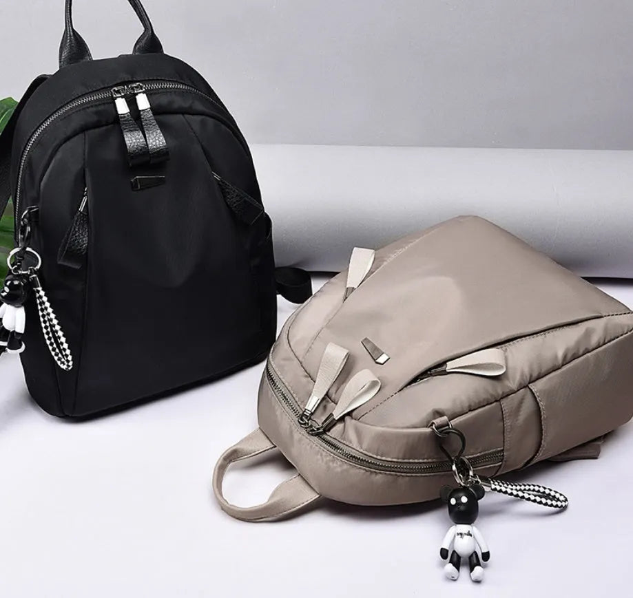 Medium Oxford cloth rucksack in wine red with double straps and internal organisation pockets