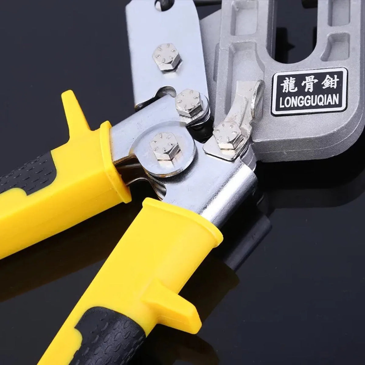 Yellow one-handed light steel keel pliers with 300cm blade length