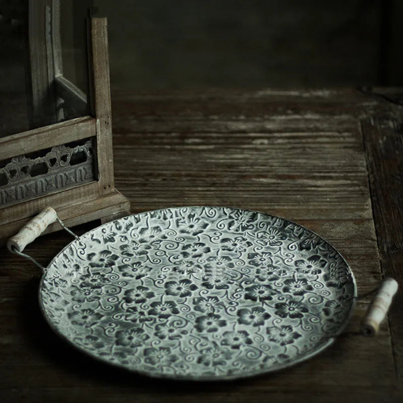 Round European-style wrought iron storage tray with belt design for jewellery and household organisation