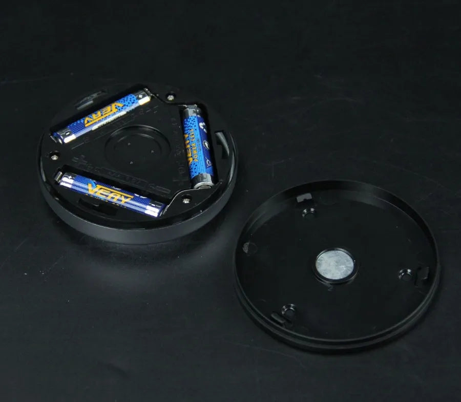 6LED motion sensor nightlight with strong magnet, white body, mounted on a ceiling corner, with motion detection arrows shown