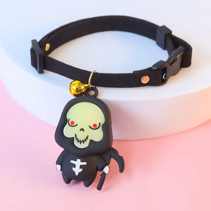 Halloween pet collar with cartoon pumpkin and skull patterns in glow-in-the-dark material, shown in multiple sizes.