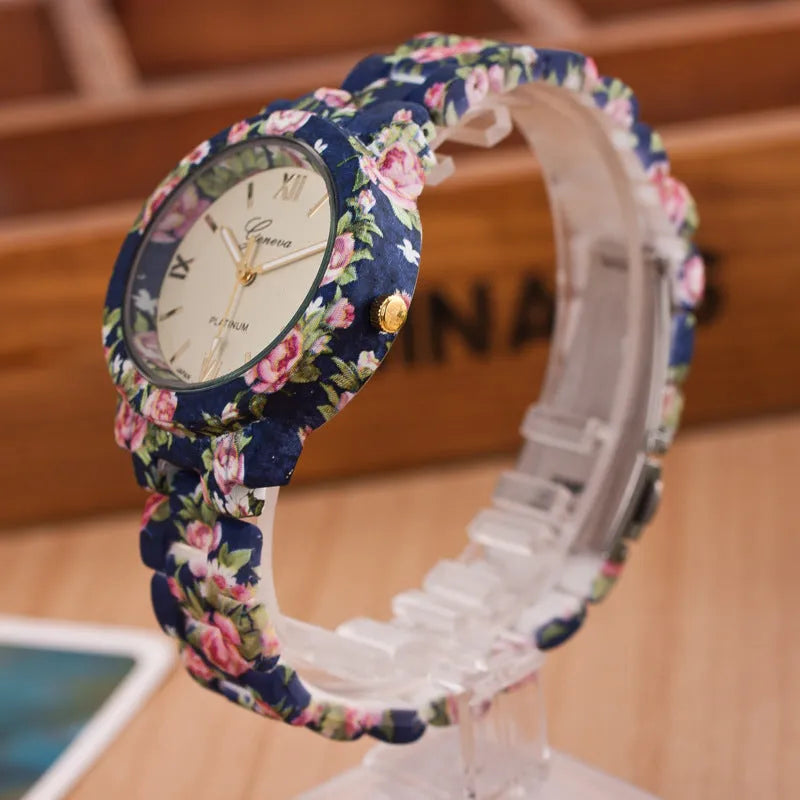 Fashion print quartz watch with white dial, resin strap, and round metal case