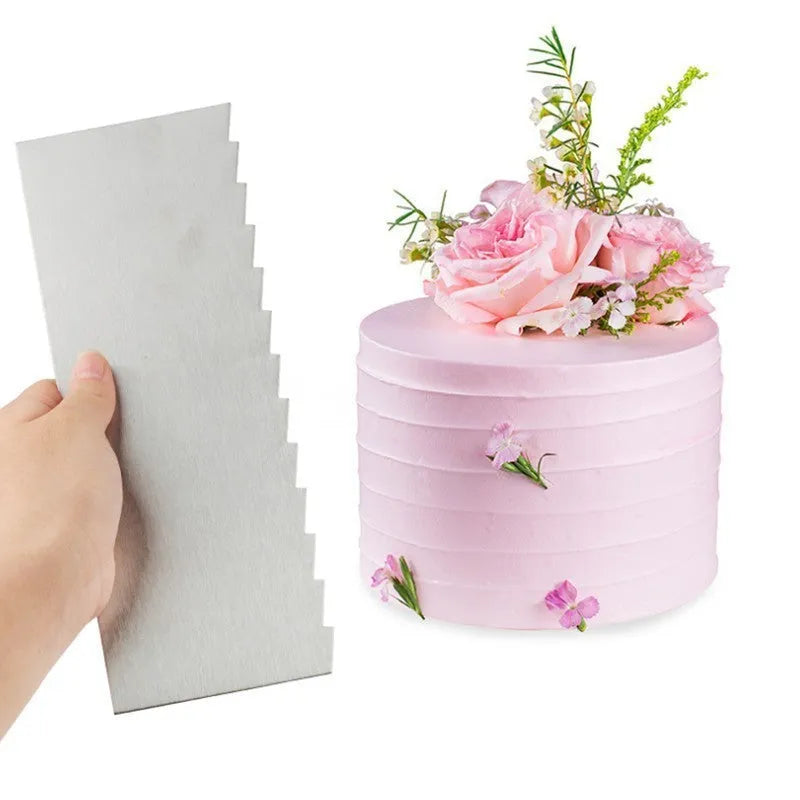 Stainless steel cream scraper with polygon patterned edge for cake decorating