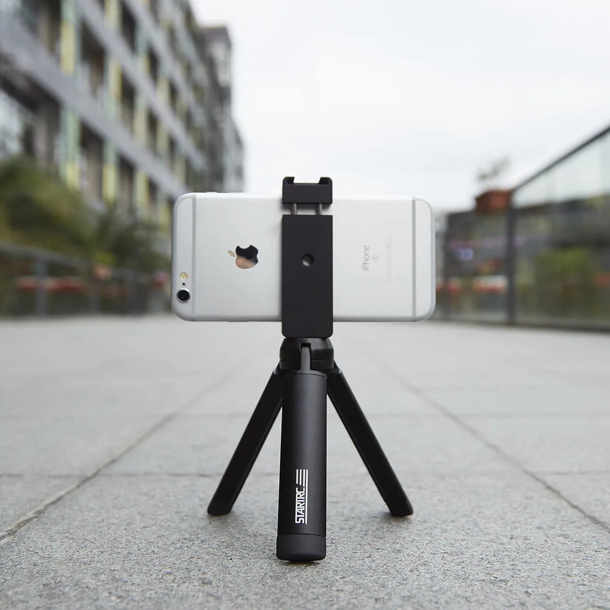 Aluminium alloy smartphone bracket with 11cm arm and universal clip for tripod mounting