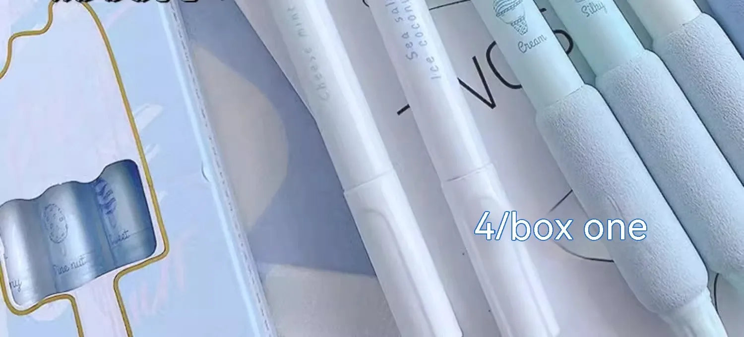 Four double-headed calligraphy and highlighter pens with 0.5mm sponge tips in mint and blue colours.
