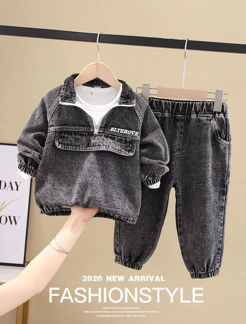 Boys wearing black denim two-piece suit set with long sleeves, Korean-style children's clothing