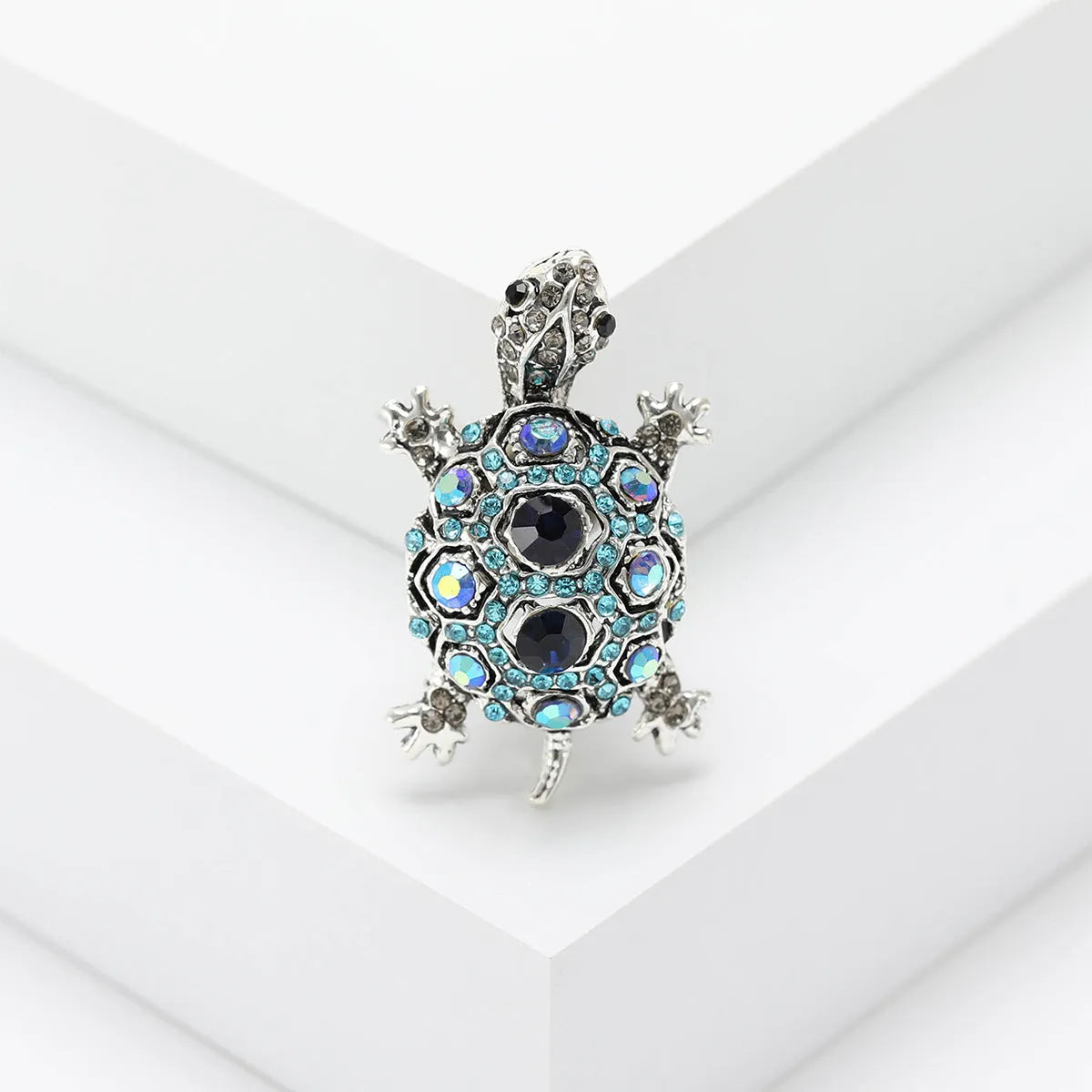 Retro turtle design fashion brooch with rhinestone decoration in blue, green or red colour options
