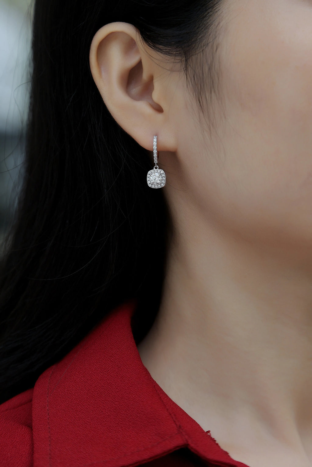 Pair of 0.5-carat moissanite stud earrings in S925 silver with platinum plating, 3g total, gift box and GRA certificate