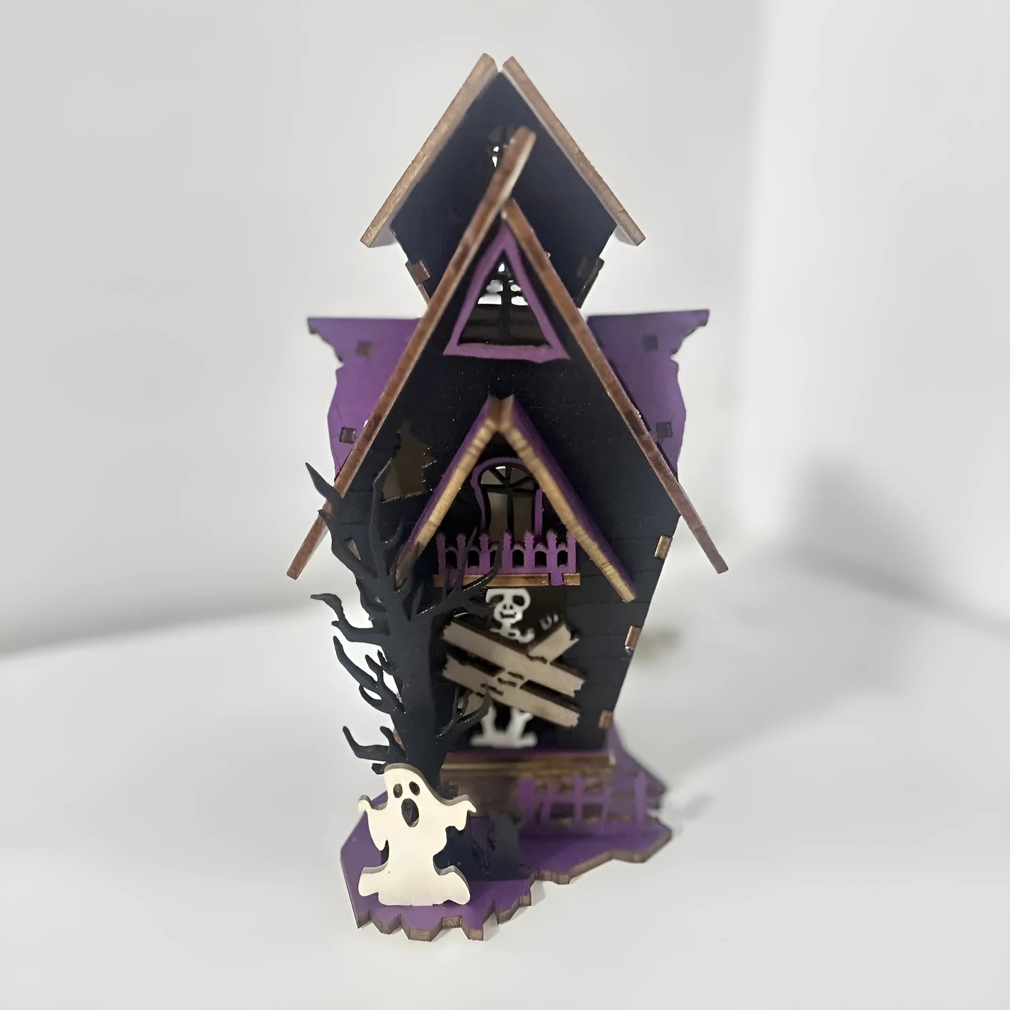 Wooden DIY haunted house Halloween decoration with luminous paint measuring 14x10.5x19cm