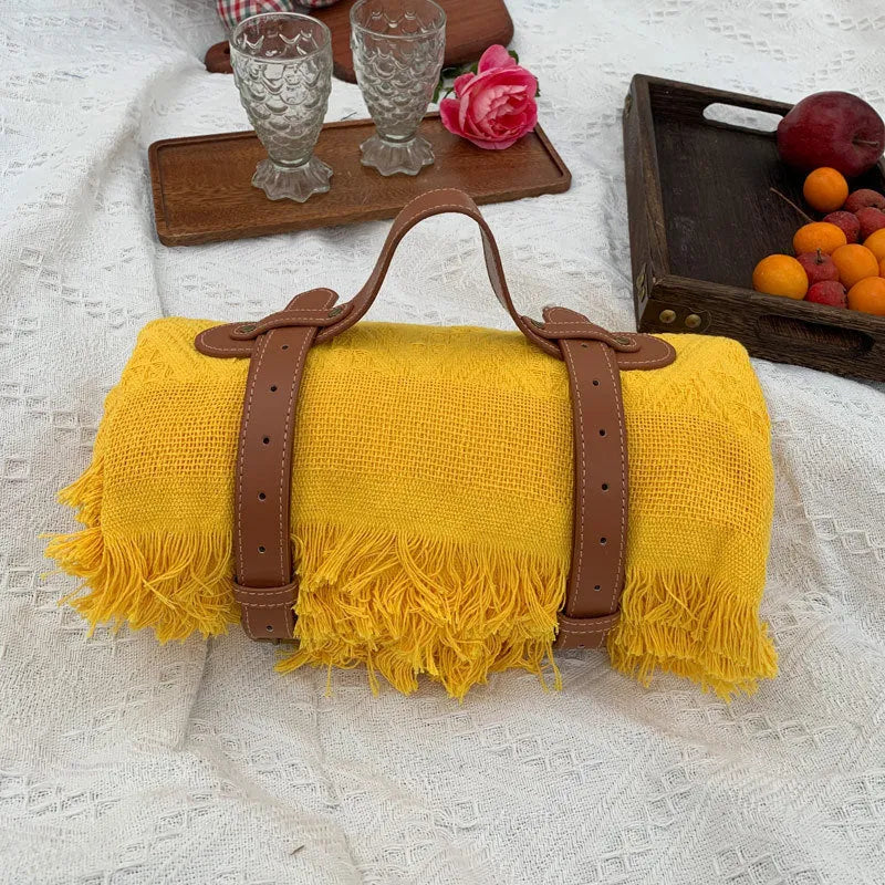 Knitted acrylic thickened checkerboard picnic mat with tassel edges and leather handle, khaki white colour, 130x180 cm