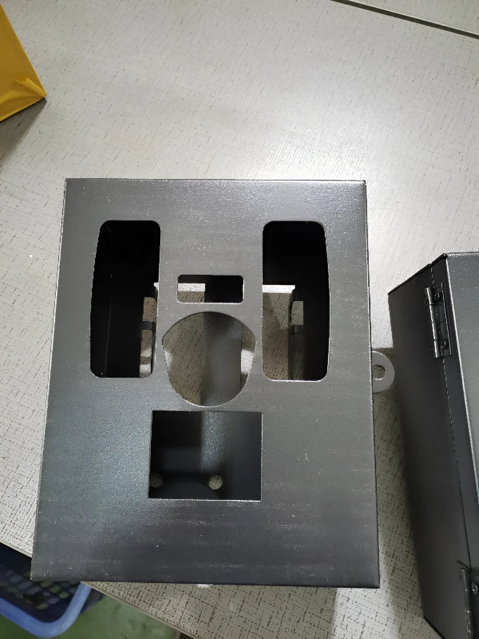 Protective camera box enclosure for the Model BL480 4G trail camera.