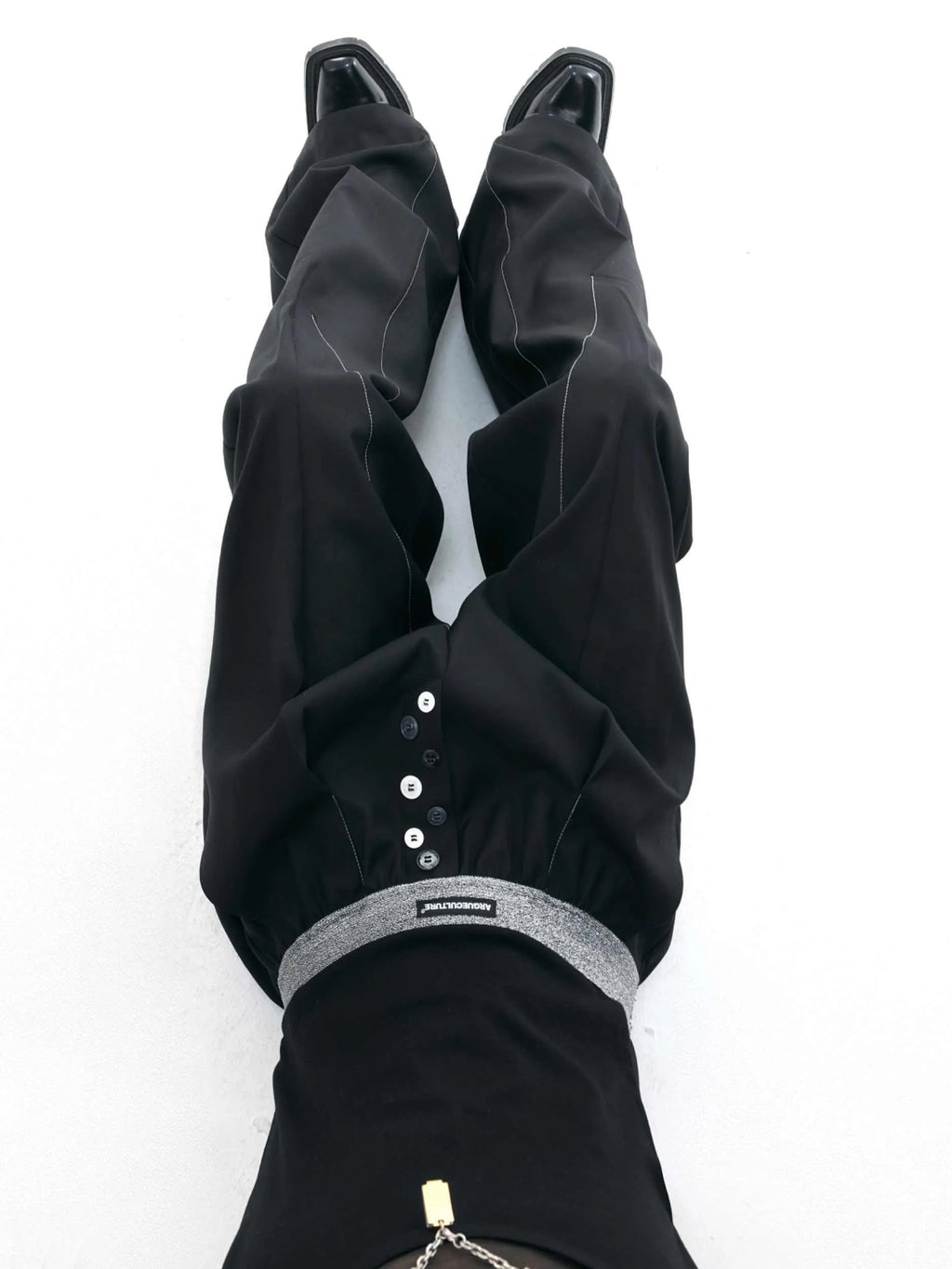 Straight-leg high-waisted casual trousers in grey with a button-open design line.