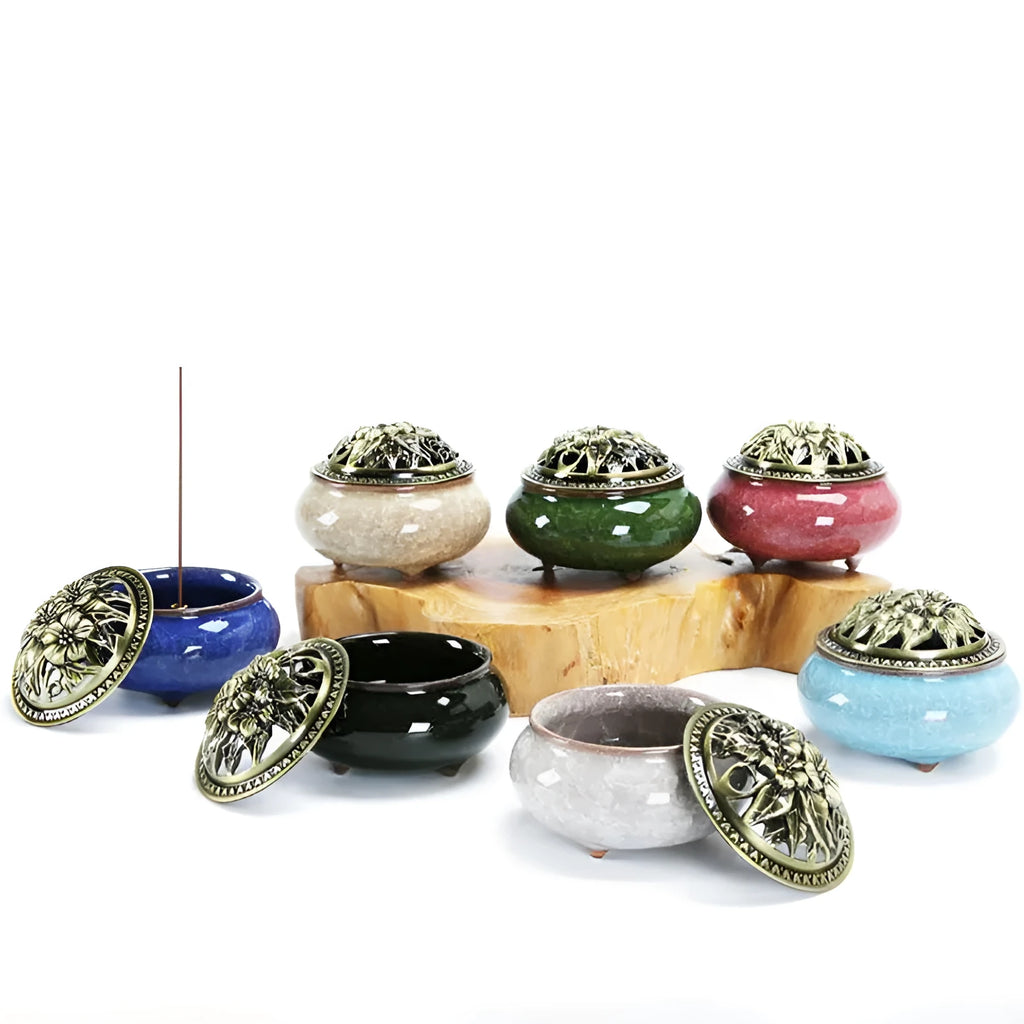 Ceramic incense burner with retro design, approximately 8cm diameter 7cm height